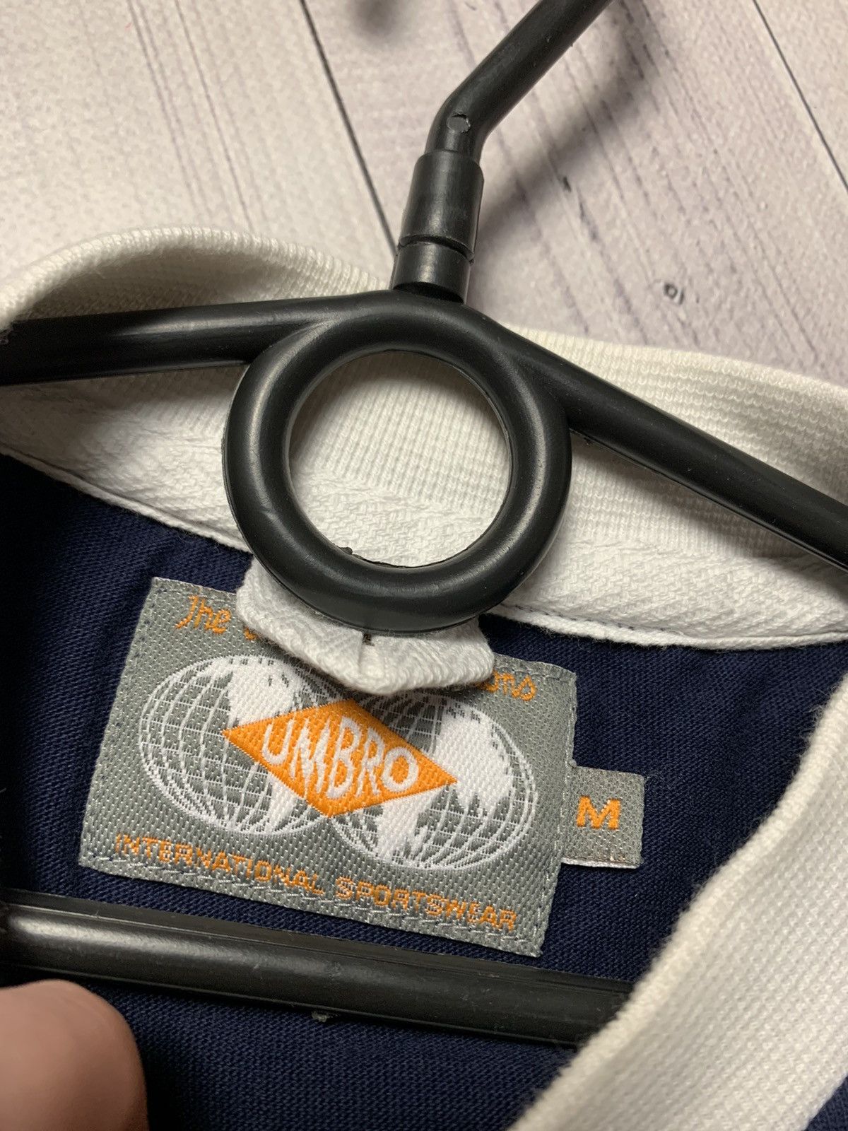 Umbro × Vintage Vintage Umbro England soccer jersey logo size M Size US M / EU 48-50 / 2 - 4 Thumbnail