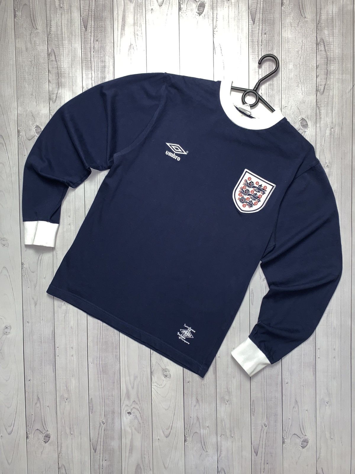 Umbro × Vintage Vintage Umbro England soccer jersey logo size M Size US M / EU 48-50 / 2 - 1 Thumbnail