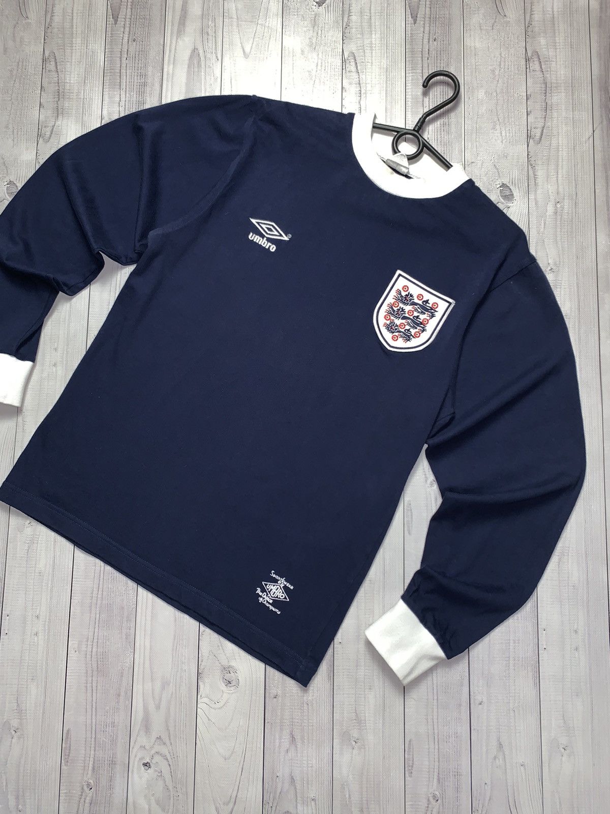Umbro × Vintage Vintage Umbro England soccer jersey logo size M Size US M / EU 48-50 / 2 - 2 Thumbnail