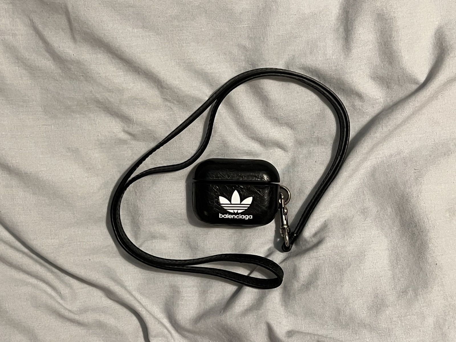 生まれのブランドで BALENCIAGA✕adidas AirPodsProケース その他