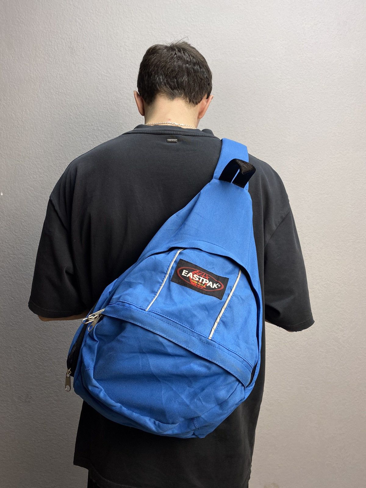 Eastpak sling bag online