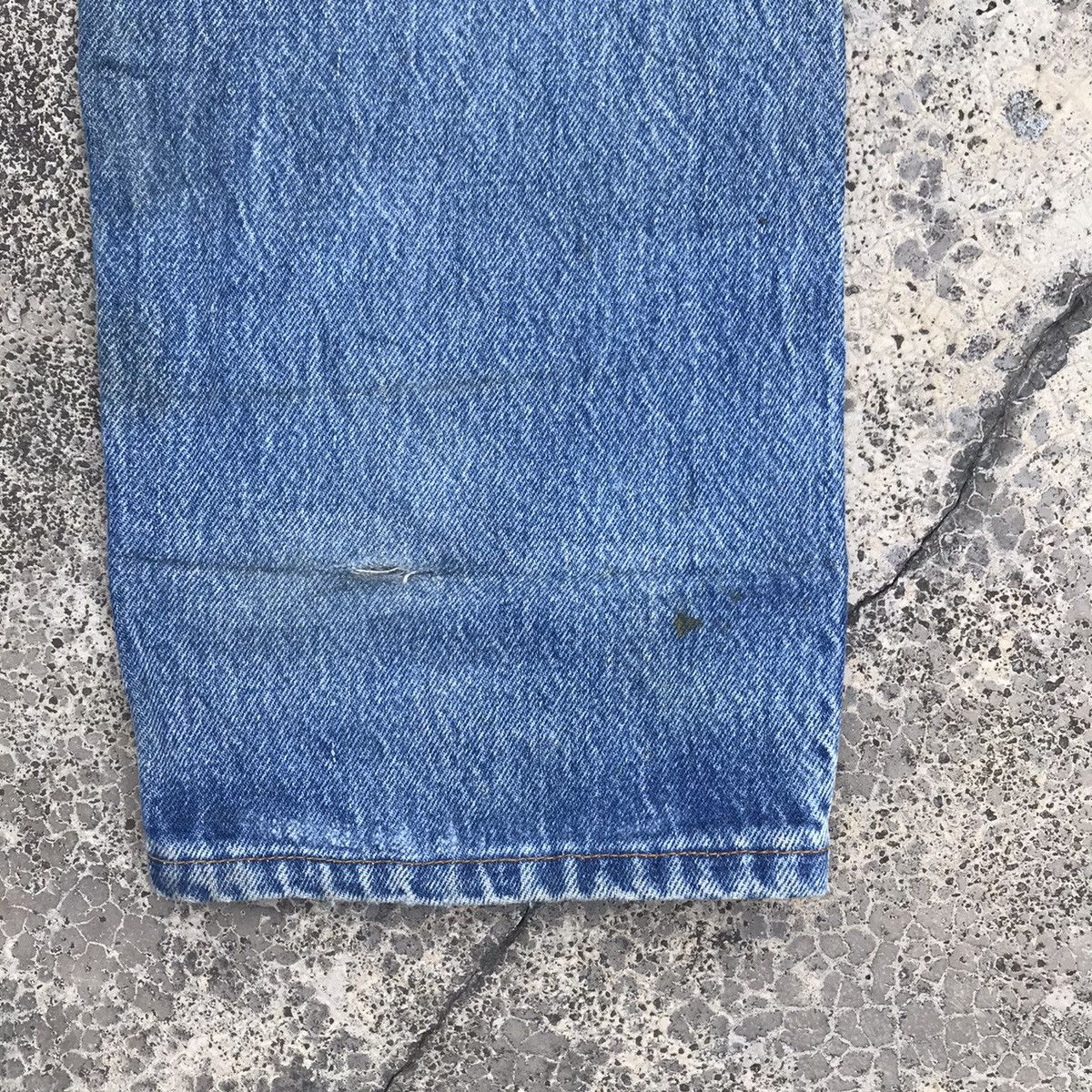 Levi's Vintage Levi’s 501 Dirty Faded Blue Wash Buttonfly Jeans Size US 32 / EU 48 - 9 Thumbnail