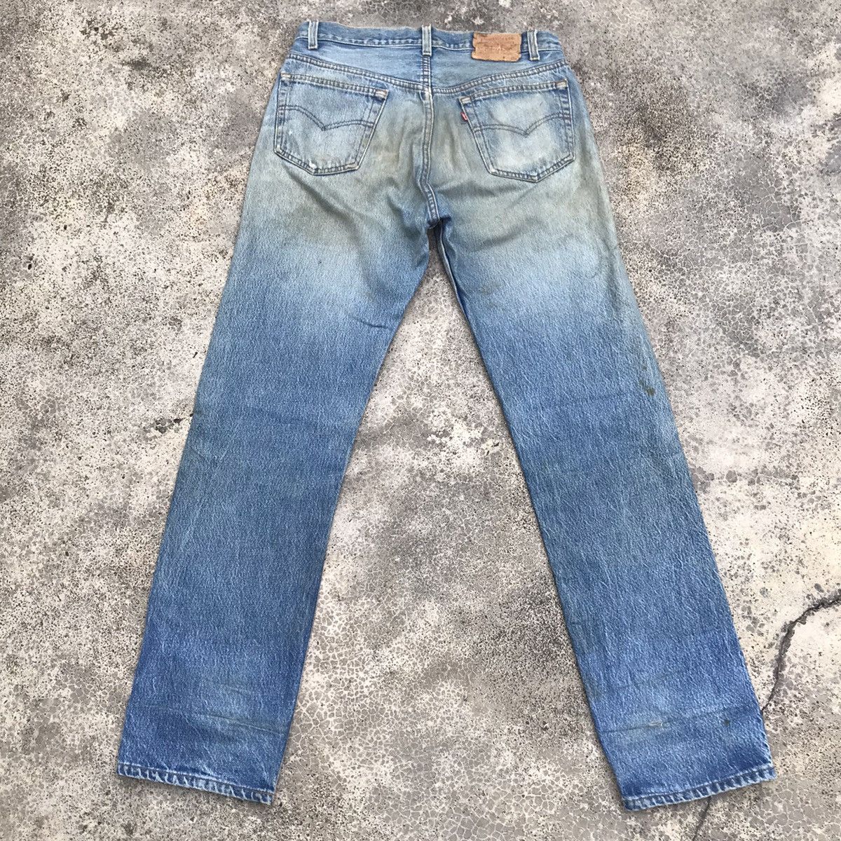 Levi's Vintage Levi’s 501 Dirty Faded Blue Wash Buttonfly Jeans Size US 32 / EU 48 - 21 Thumbnail
