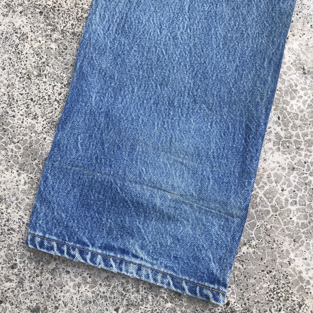 Levi's Vintage Levi’s 501 Dirty Faded Blue Wash Buttonfly Jeans Size US 32 / EU 48 - 11 Thumbnail