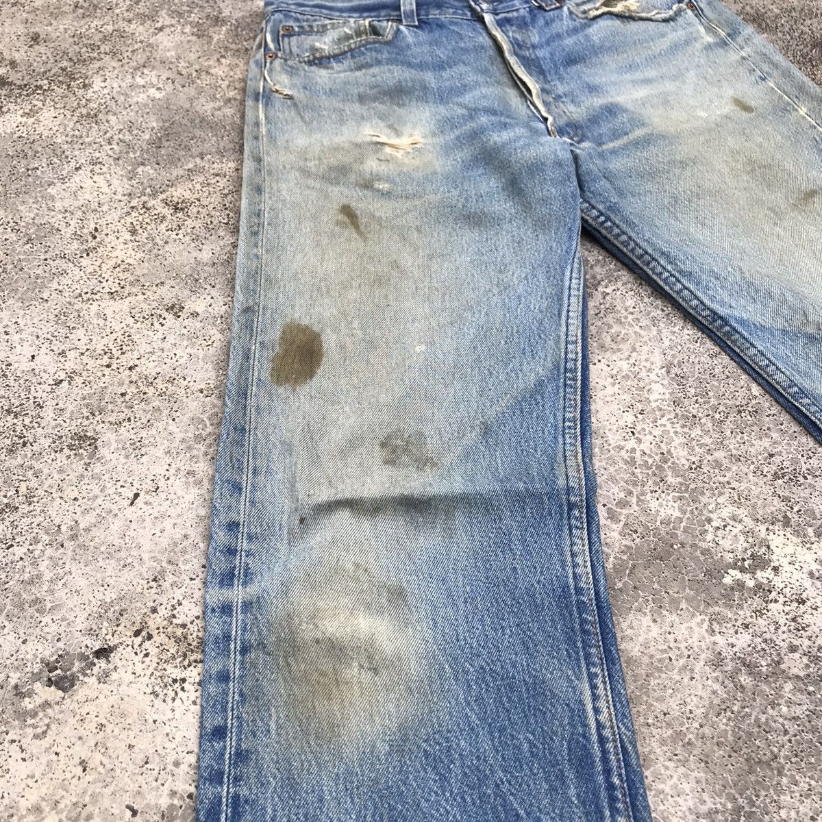 Levi's Vintage Levi’s 501 Dirty Faded Blue Wash Buttonfly Jeans Size US 32 / EU 48 - 4 Thumbnail
