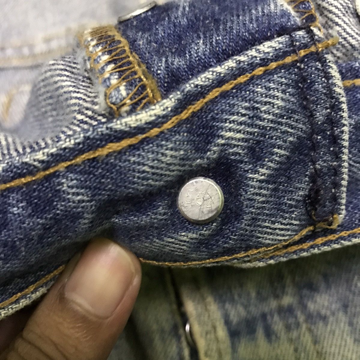 Levi's Vintage Levi’s 501 Dirty Faded Blue Wash Buttonfly Jeans Size US 32 / EU 48 - 13 Thumbnail