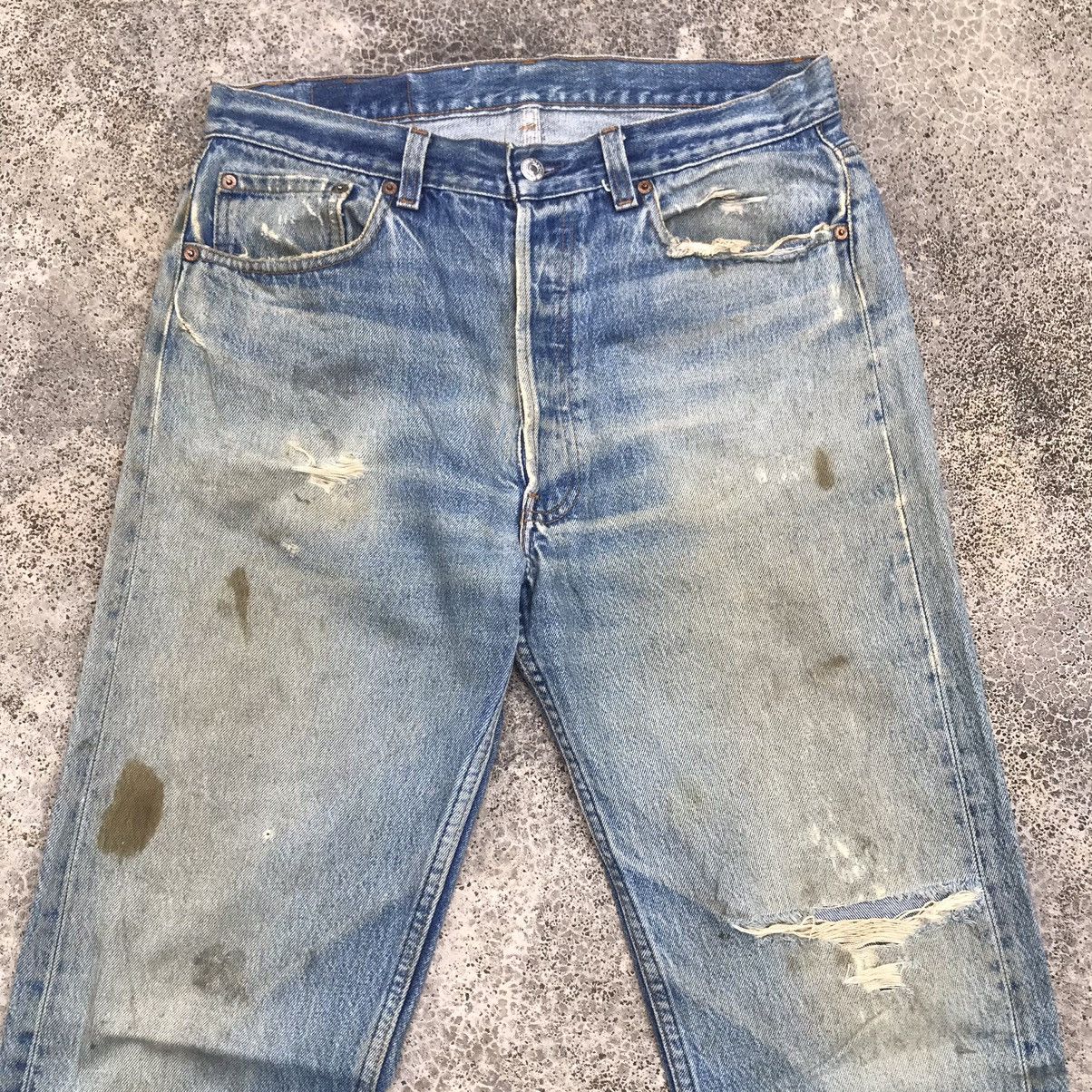 Levi's Vintage Levi’s 501 Dirty Faded Blue Wash Buttonfly Jeans Size US 32 / EU 48 - 2 Thumbnail