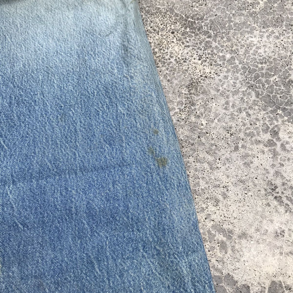 Levi's Vintage Levi’s 501 Dirty Faded Blue Wash Buttonfly Jeans Size US 32 / EU 48 - 10 Thumbnail