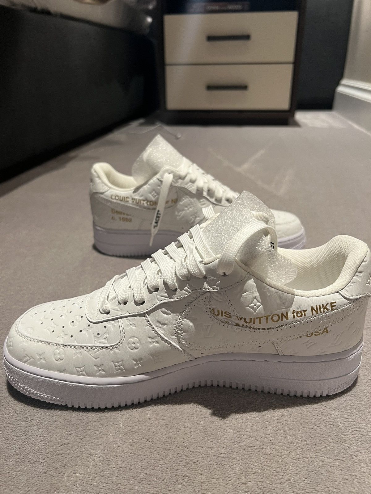 louis vuitton nike air force off white
