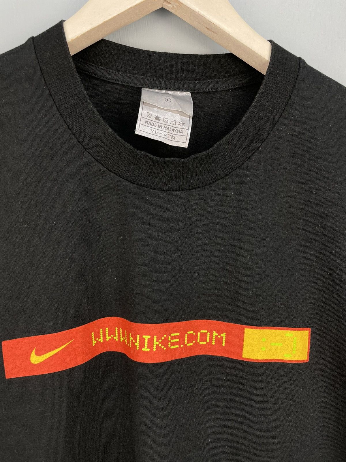 Nike Vintage Y2K Nike swoosh logo t shirt Size US L / EU 52-54 / 3 - 3 Thumbnail
