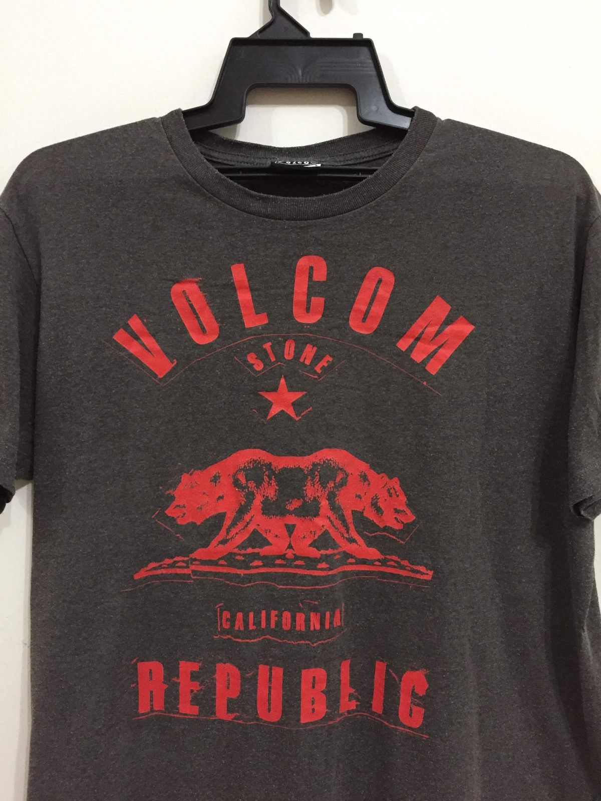 Vintage Vintage volcom Stone t shirt California skateboard big logo Size US L / EU 52-54 / 3 - 2 Thumbnail