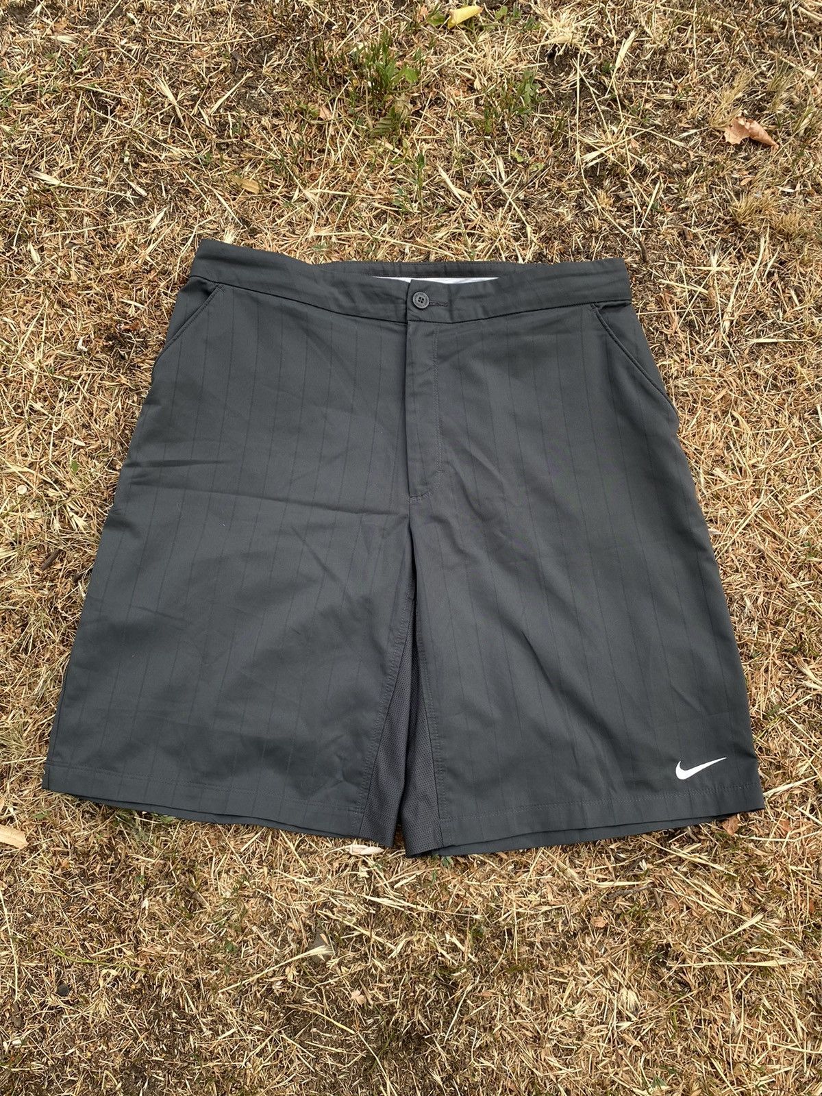 Nike Vintage Nike shorts streetwear swoosh casual y2k size XL Size US 36 / EU 52 - 1 Thumbnail