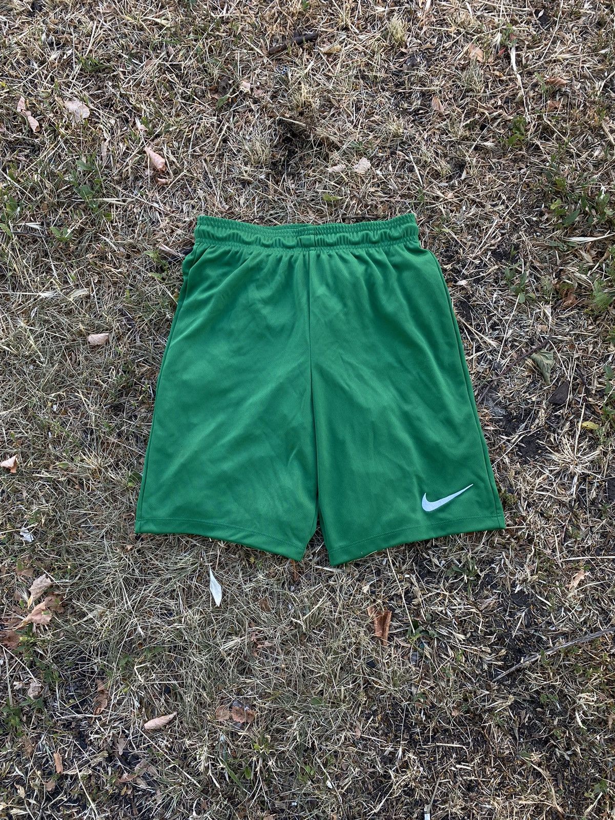 Nike Vintage Nike shorts streetwear swoosh casual y2k size S Size US 30 / EU 46 - 1 Thumbnail