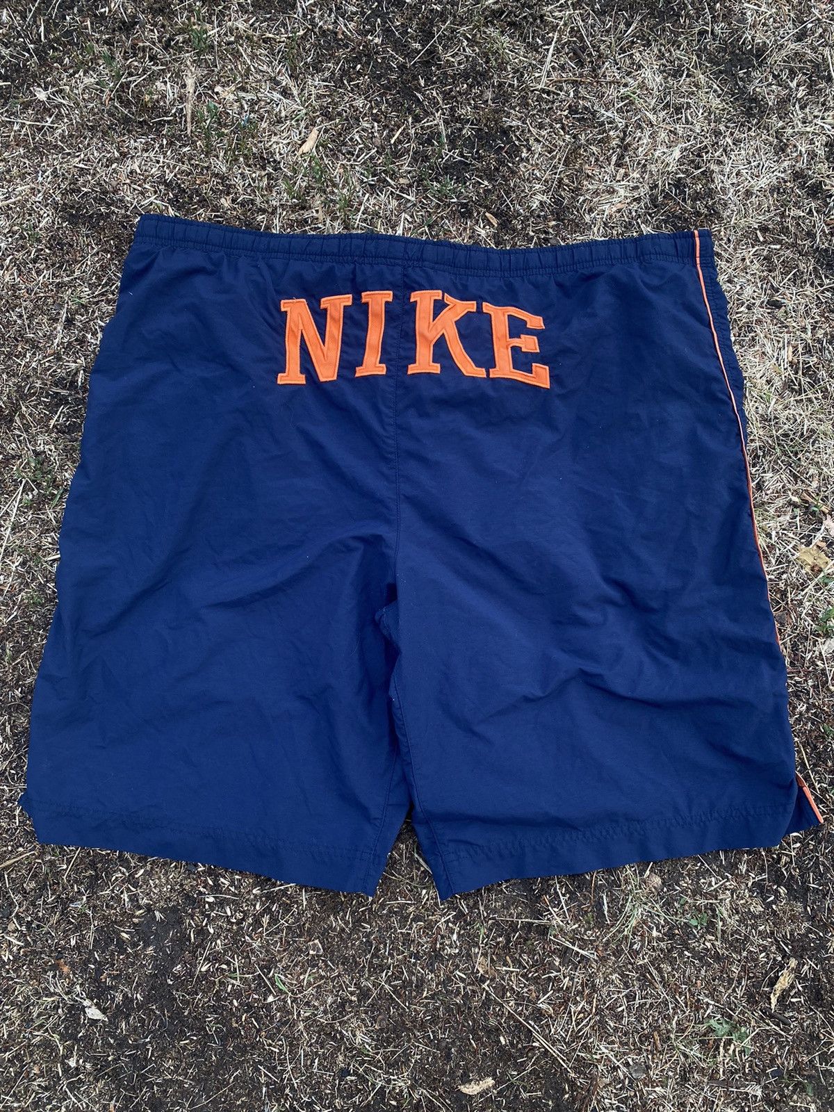 Nike Vintage Nike shorts streetwear swoosh casual y2k size XXL Size US 38 / EU 54 - 1 Thumbnail