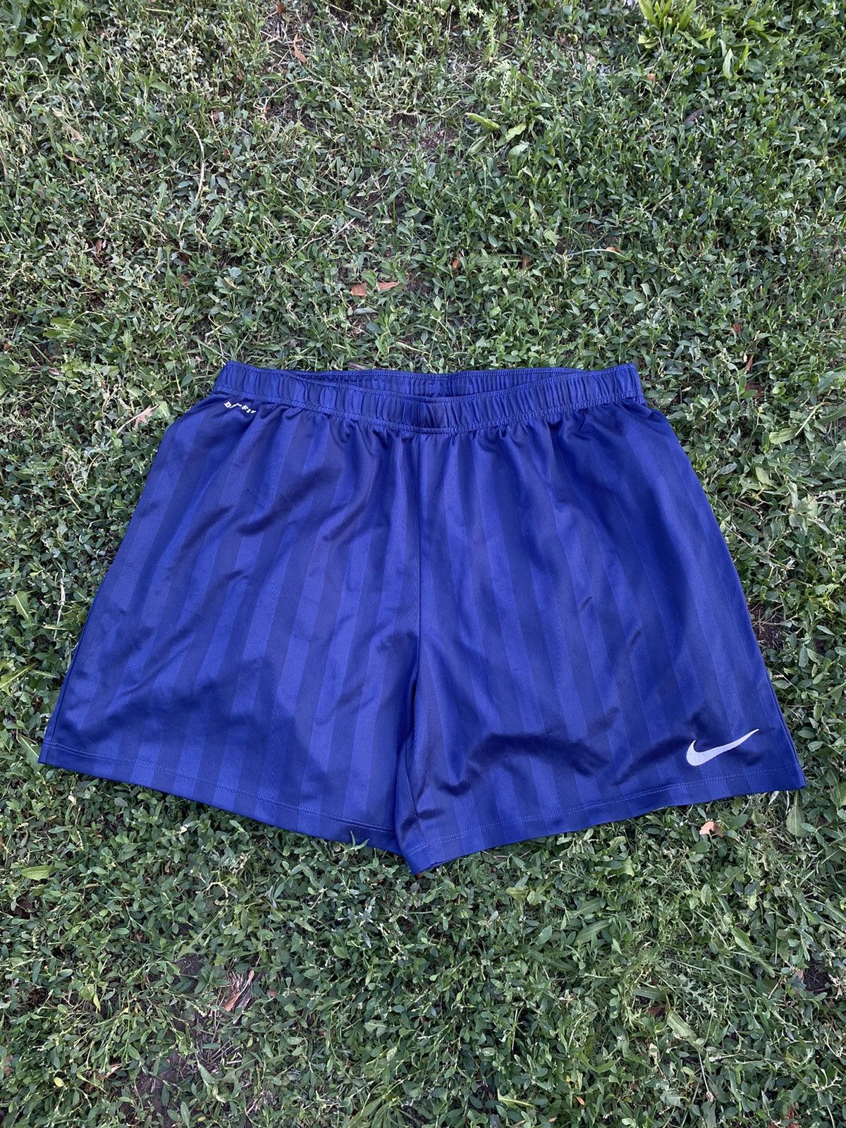 Nike Vintage Nike shorts streetwear y2k swoosh casual size XXL Size US 38 / EU 54 - 1 Thumbnail