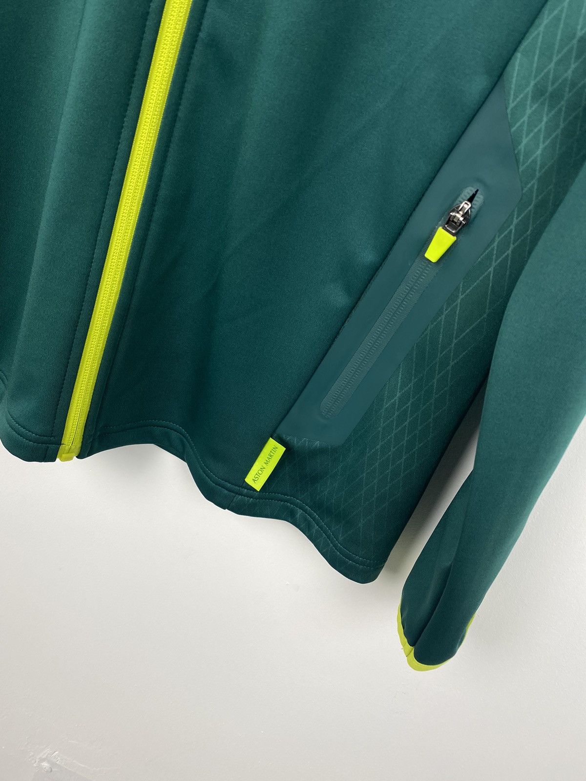 Vintage Aston Martin Formula One Team Racing Jacket Ferrari Mercedes Size US M / EU 48-50 / 2 - 3 Thumbnail
