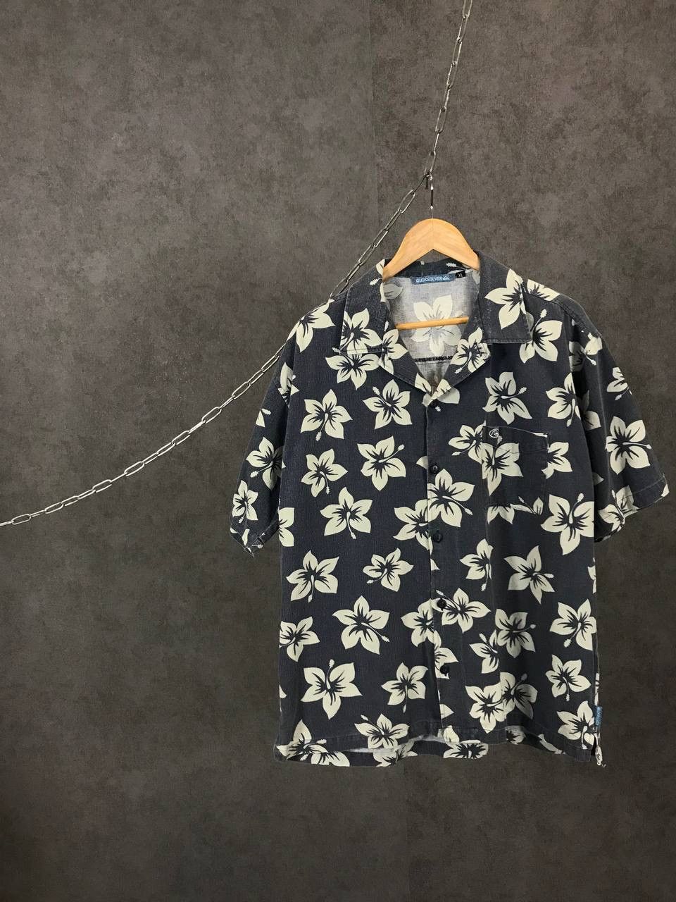 Quiksilver Quiksilver vintage Hawaiian flower velvet shirt Size US XL / EU 56 / 4 - 1 Thumbnail
