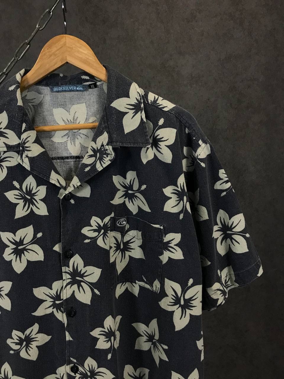 Quiksilver Quiksilver vintage Hawaiian flower velvet shirt Size US XL / EU 56 / 4 - 2 Thumbnail