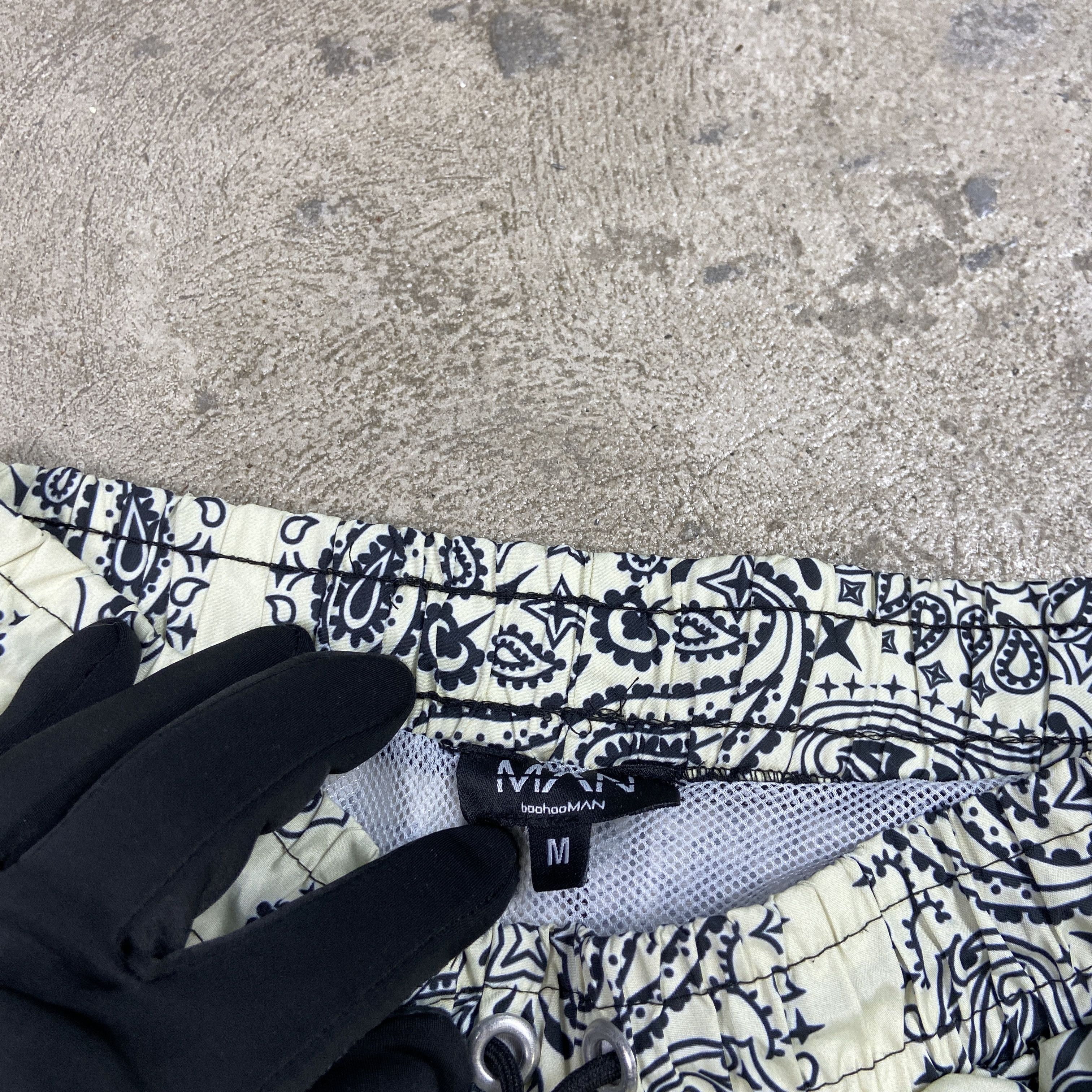 Vintage BAGGY Y2K BANDANA RARE NYLON SURFING SHORTS - LOT № 3037 Size US 32 / EU 48 - 5 Thumbnail