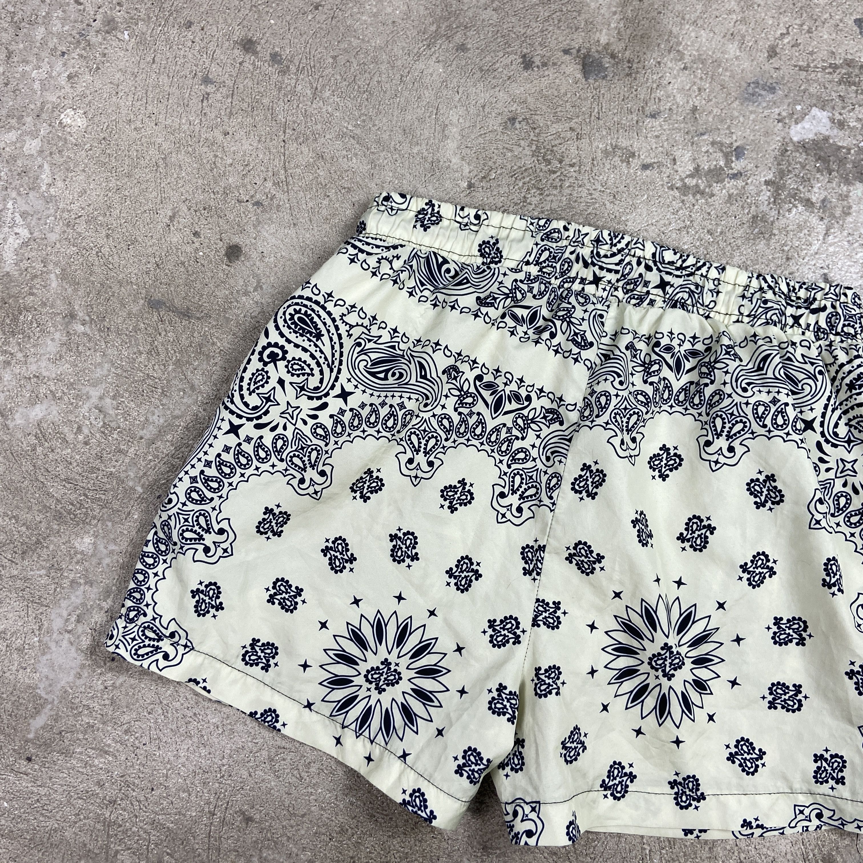 Vintage BAGGY Y2K BANDANA RARE NYLON SURFING SHORTS - LOT № 3037 Size US 32 / EU 48 - 4 Thumbnail