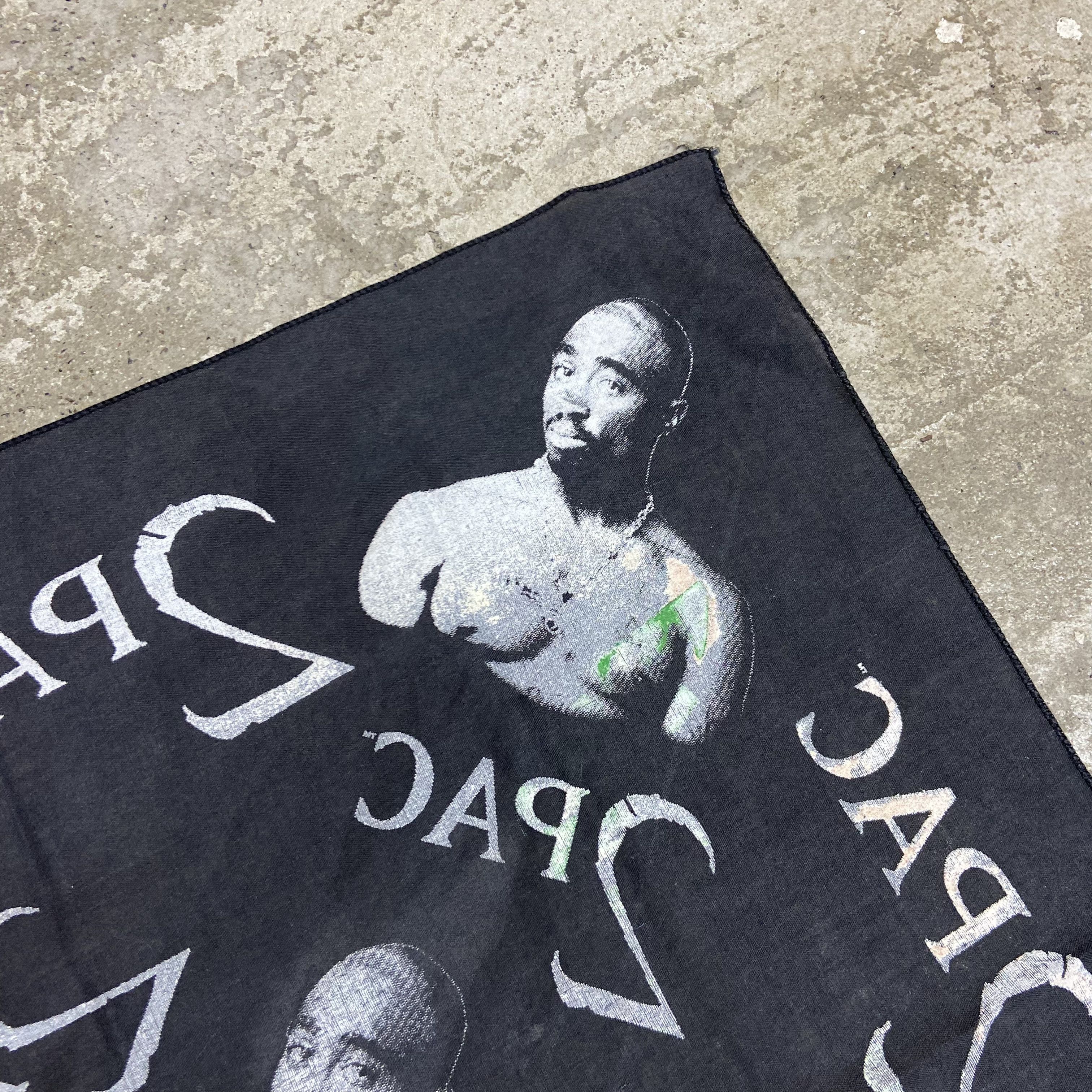 Vintage 1997 TUPAC VERY RARE ARCHIVE BANDANA 4262 Size ONE SIZE - 3 Thumbnail