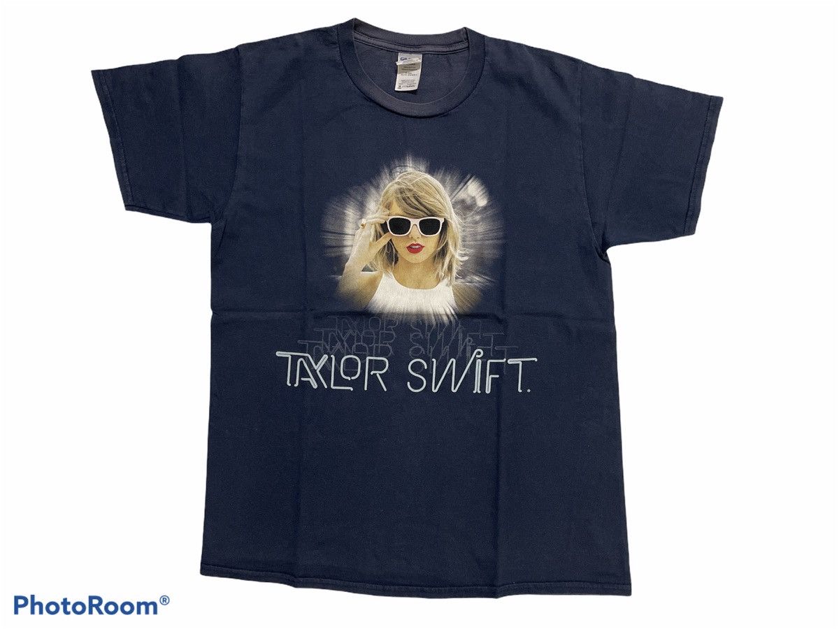 Other Taylor Swift Tour Tshirt Size US M / EU 48-50 / 2 - 1 Thumbnail