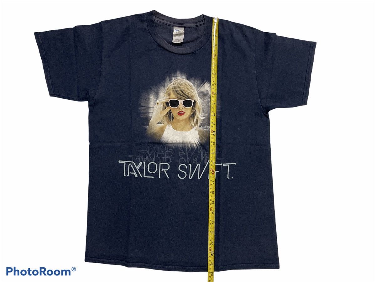 Other Taylor Swift Tour Tshirt Size US M / EU 48-50 / 2 - 7 Thumbnail