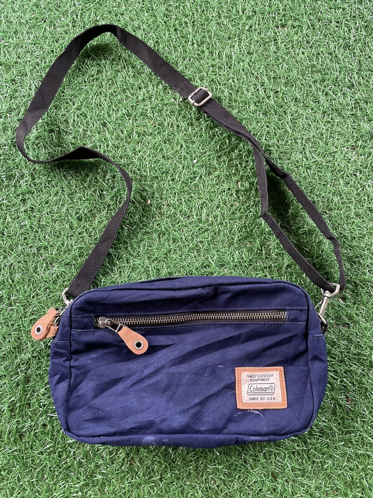 Coleman sling bag online