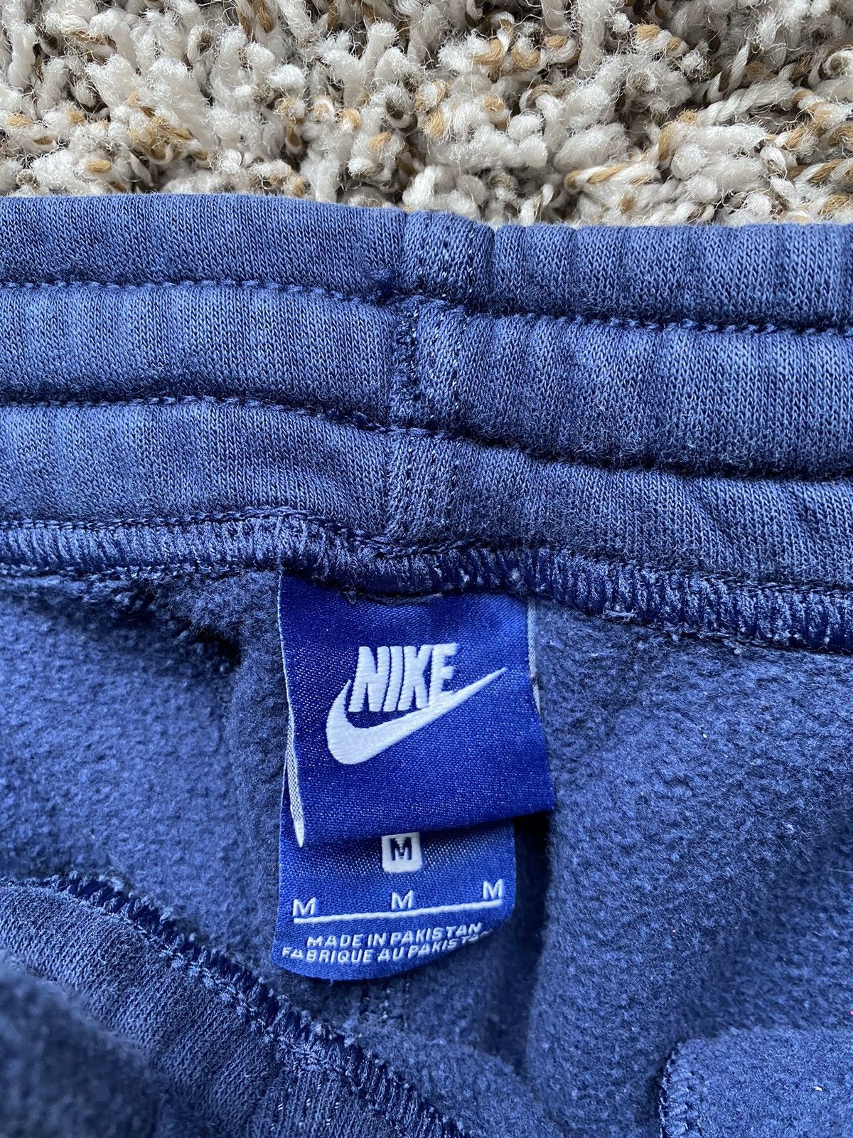 Nike VINTAGE NIKE ESSENTIALS SWEATPANTS Size US 31 - 3 Thumbnail