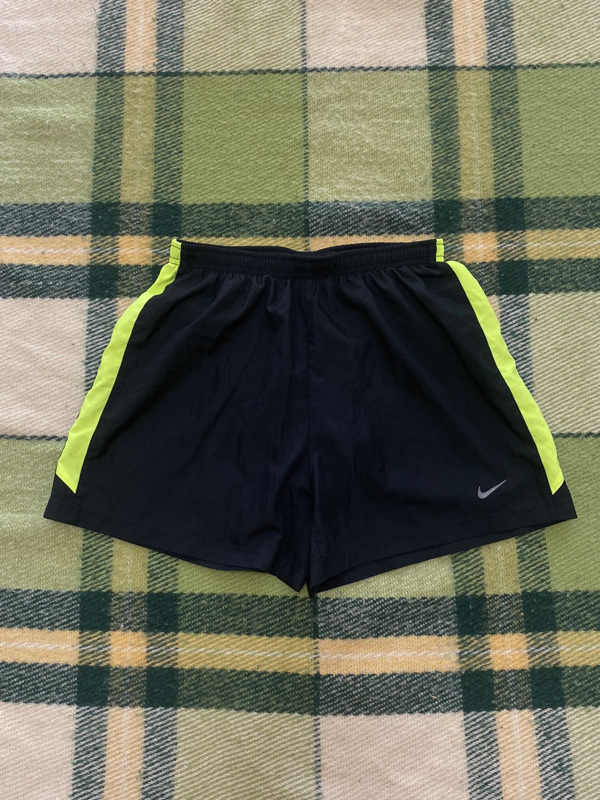 Nike Vintage Nike shorts streetwear swoosh casual y2k size S Size US 30 / EU 46 - 1 Thumbnail