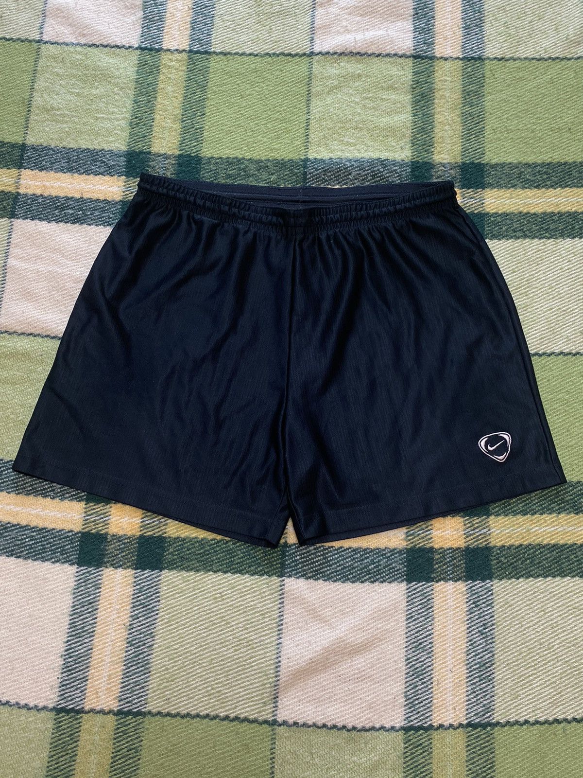 Nike Vintage Nike shorts streetwear swoosh casual y2k size L Size US 34 / EU 50 - 1 Thumbnail