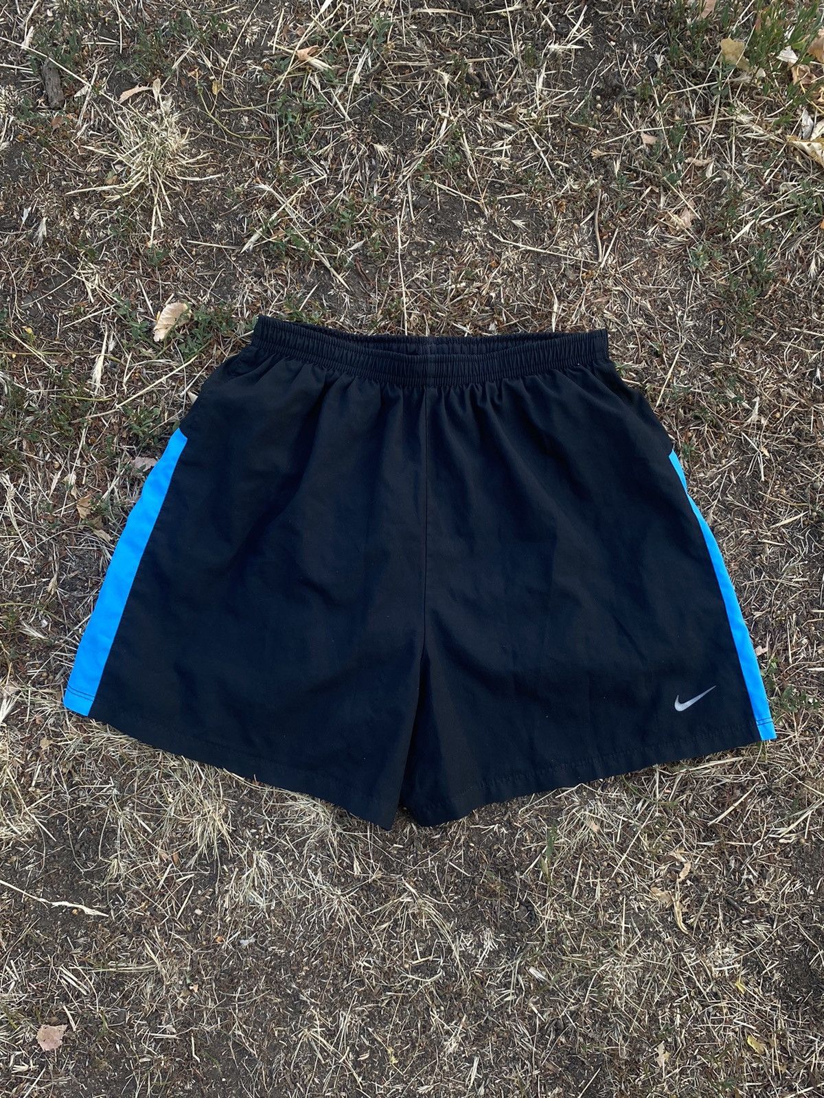 Nike Vintage Nike shorts streetwear swoosh casual y2k size S Size US 30 / EU 46 - 1 Thumbnail