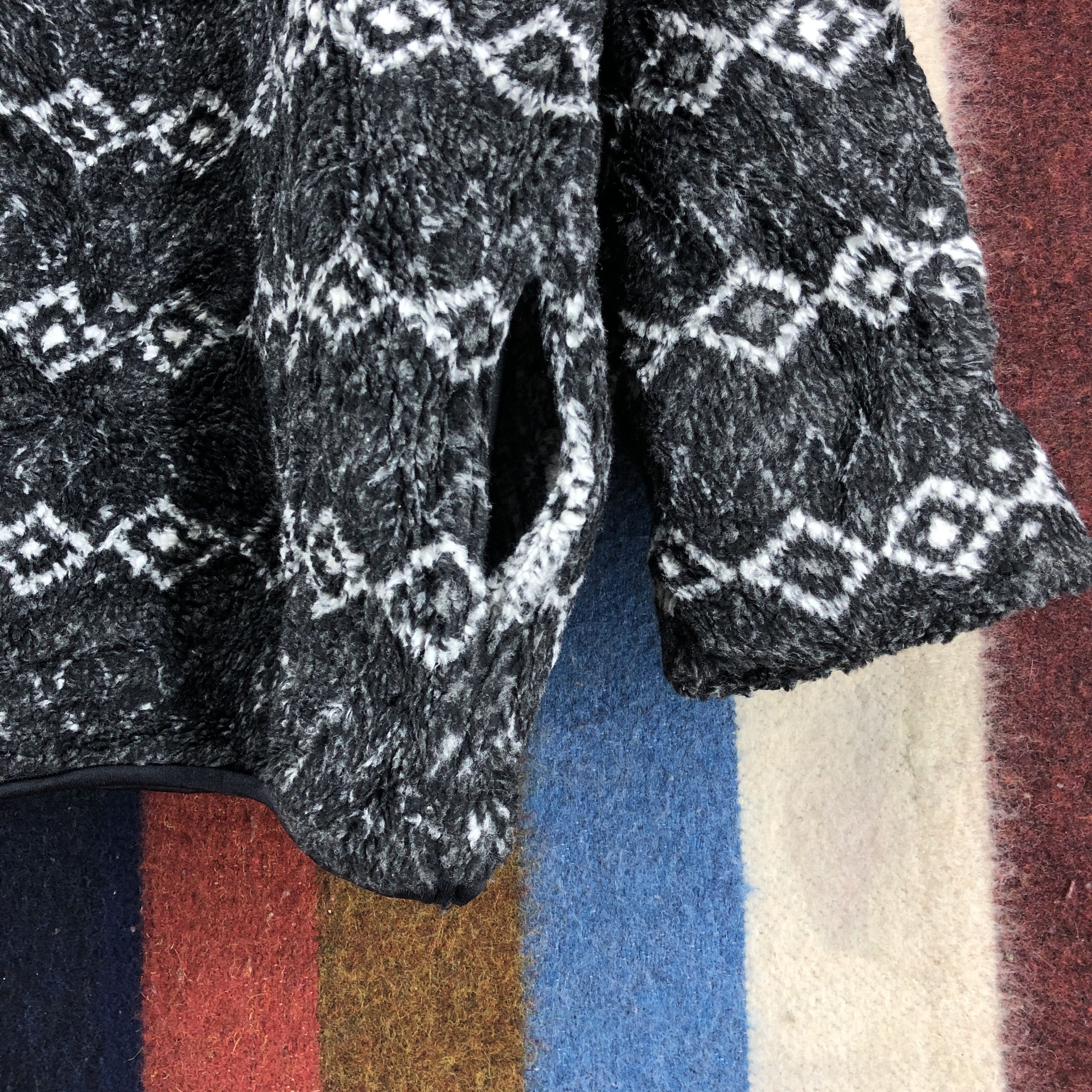 Aeropostale AEROPOSTALE Black & White Fleece #062/D Size US M / EU 48-50 / 2 - 3 Thumbnail