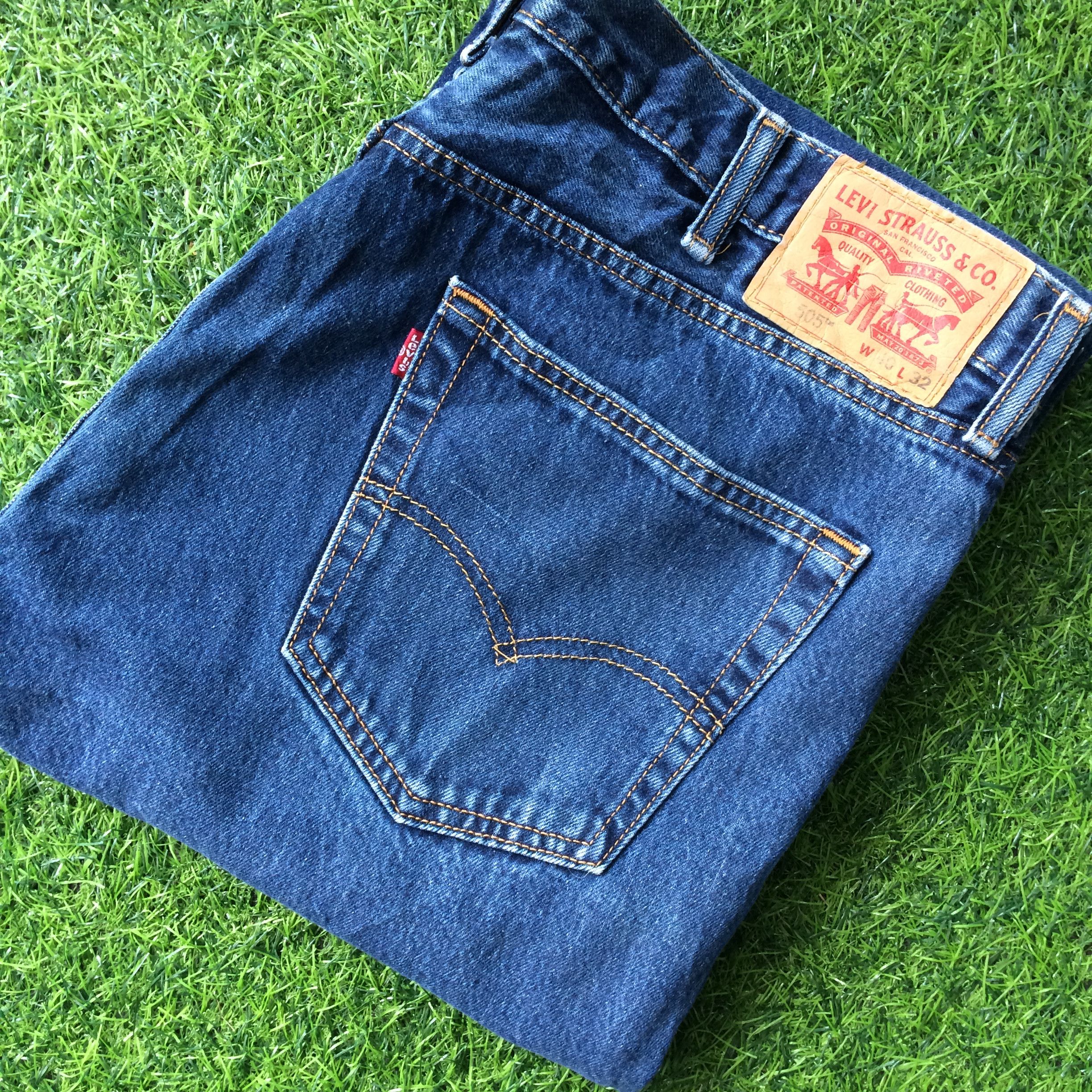 Levi's Vintage Blue Wash Levis 505 Jeans #B-922 Size US 39 - 8 Thumbnail