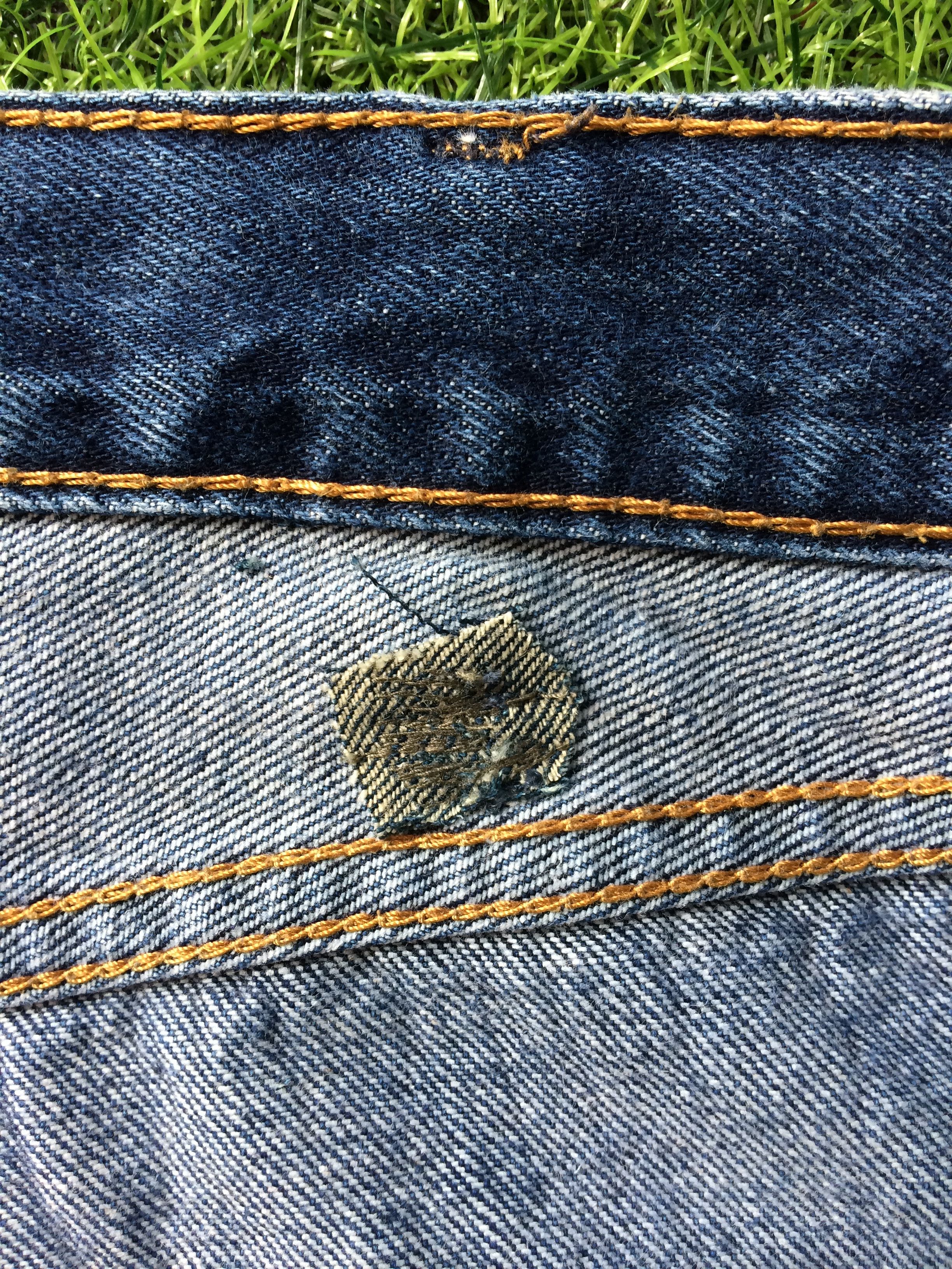 Levi's Vintage Blue Wash Levis 505 Jeans #B-922 Size US 39 - 12 Thumbnail