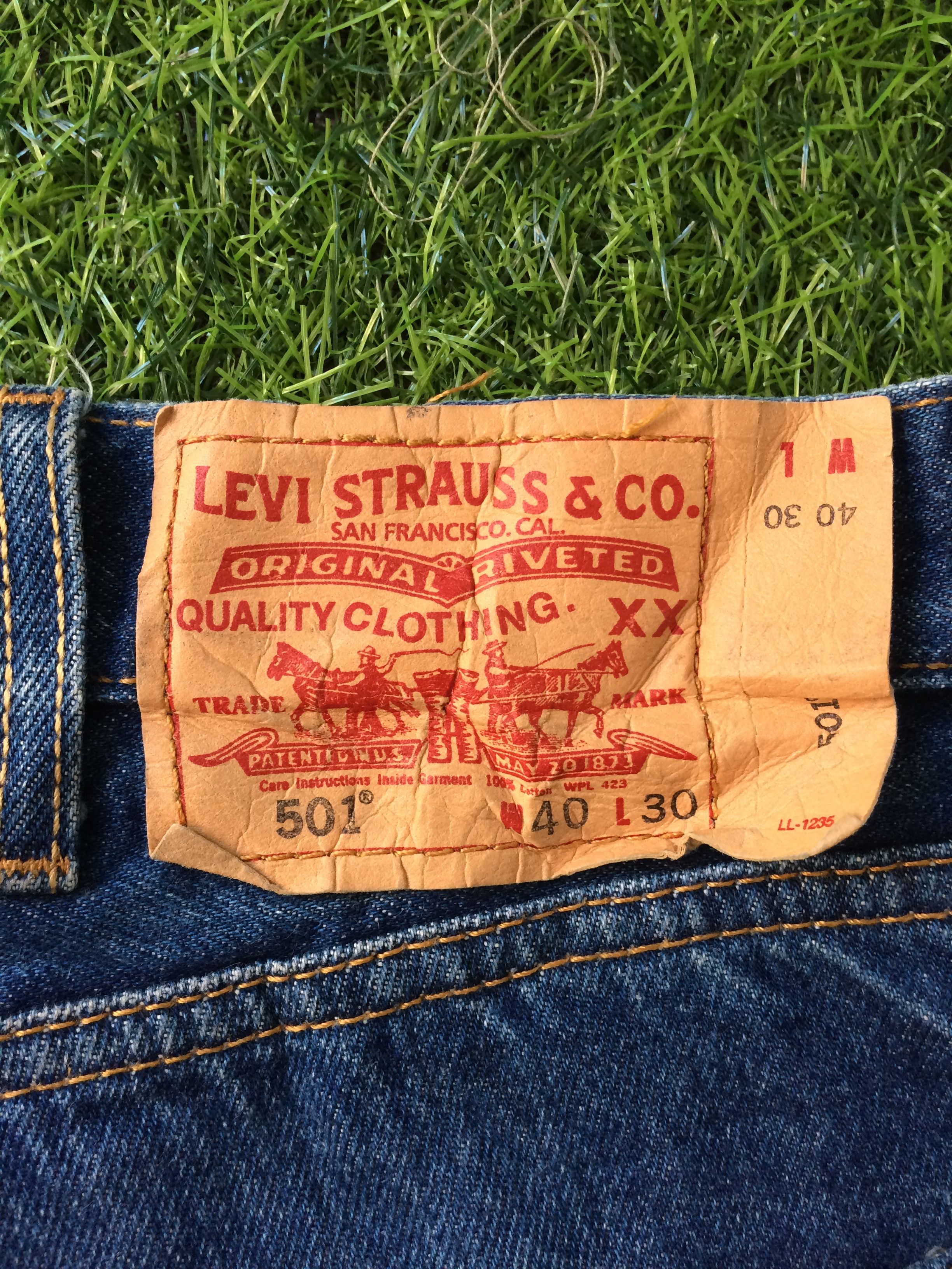 Levi's Vintage Blue Wash Levis 501 Jeans #B-818 Size US 39 - 9 Thumbnail
