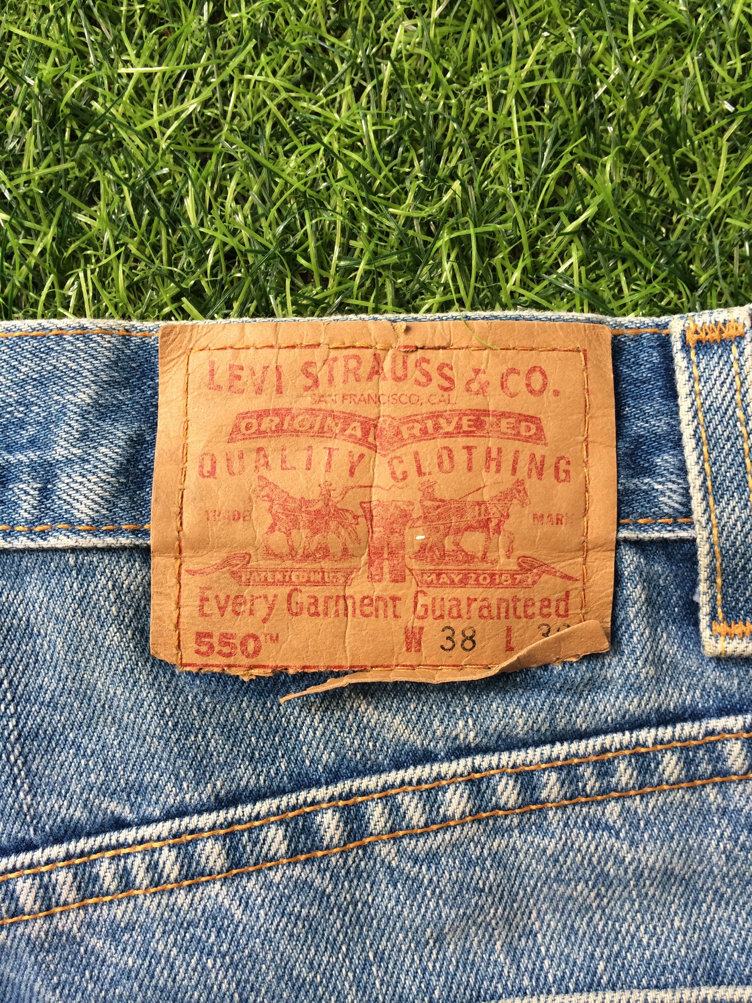 Levi's Vintage Blue Wash Levis 550 Jeans #B-747 Size US 37 - 10 Thumbnail