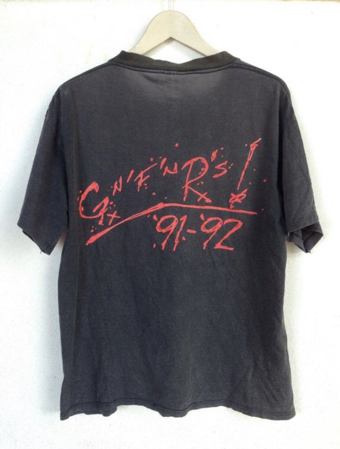 Band Tees Vintage 90s Guns N Roses tour 91-92 rock band tshirt Size US L / EU 52-54 / 3 - 2 Thumbnail