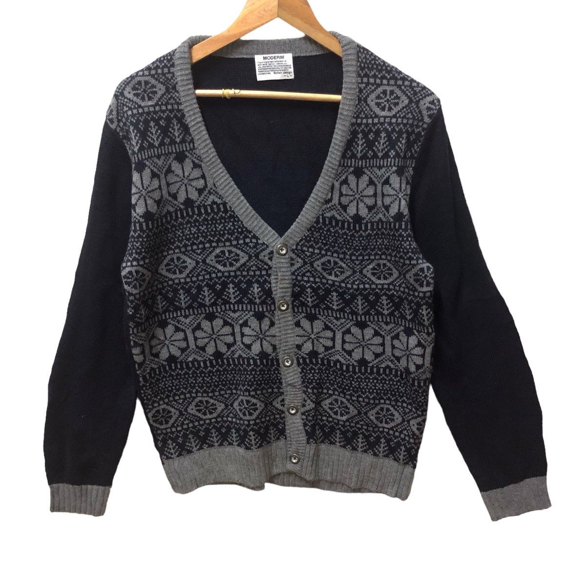 Modern stylish design knitted cardigan