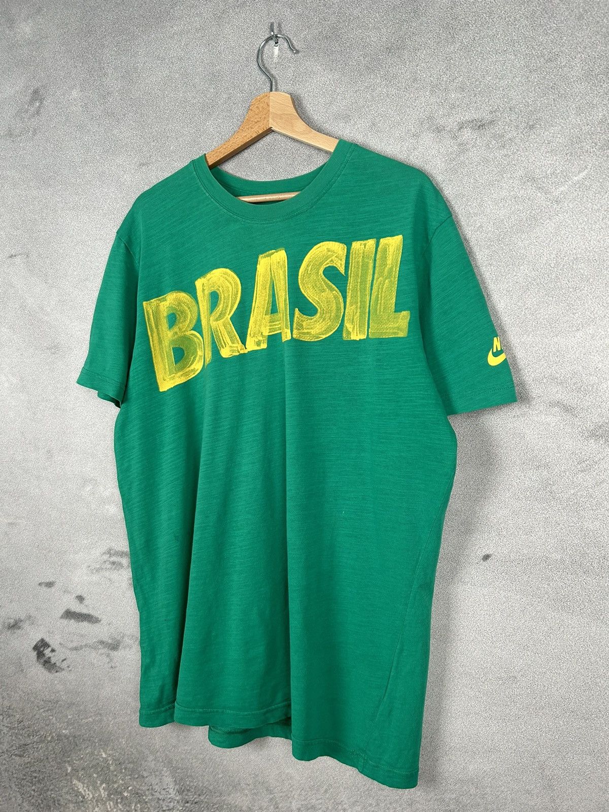 Nike Vintage Nike Brasil Soccer Football Graphic Tee Spellout Size US XL / EU 56 / 4 - 2 Thumbnail