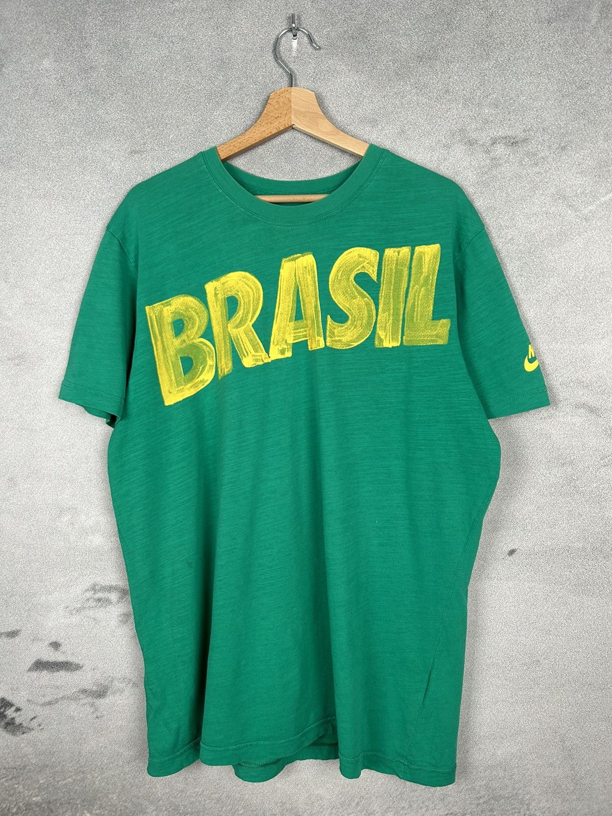 Nike Vintage Nike Brasil Soccer Football Graphic Tee Spellout Size US XL / EU 56 / 4 - 1 Thumbnail