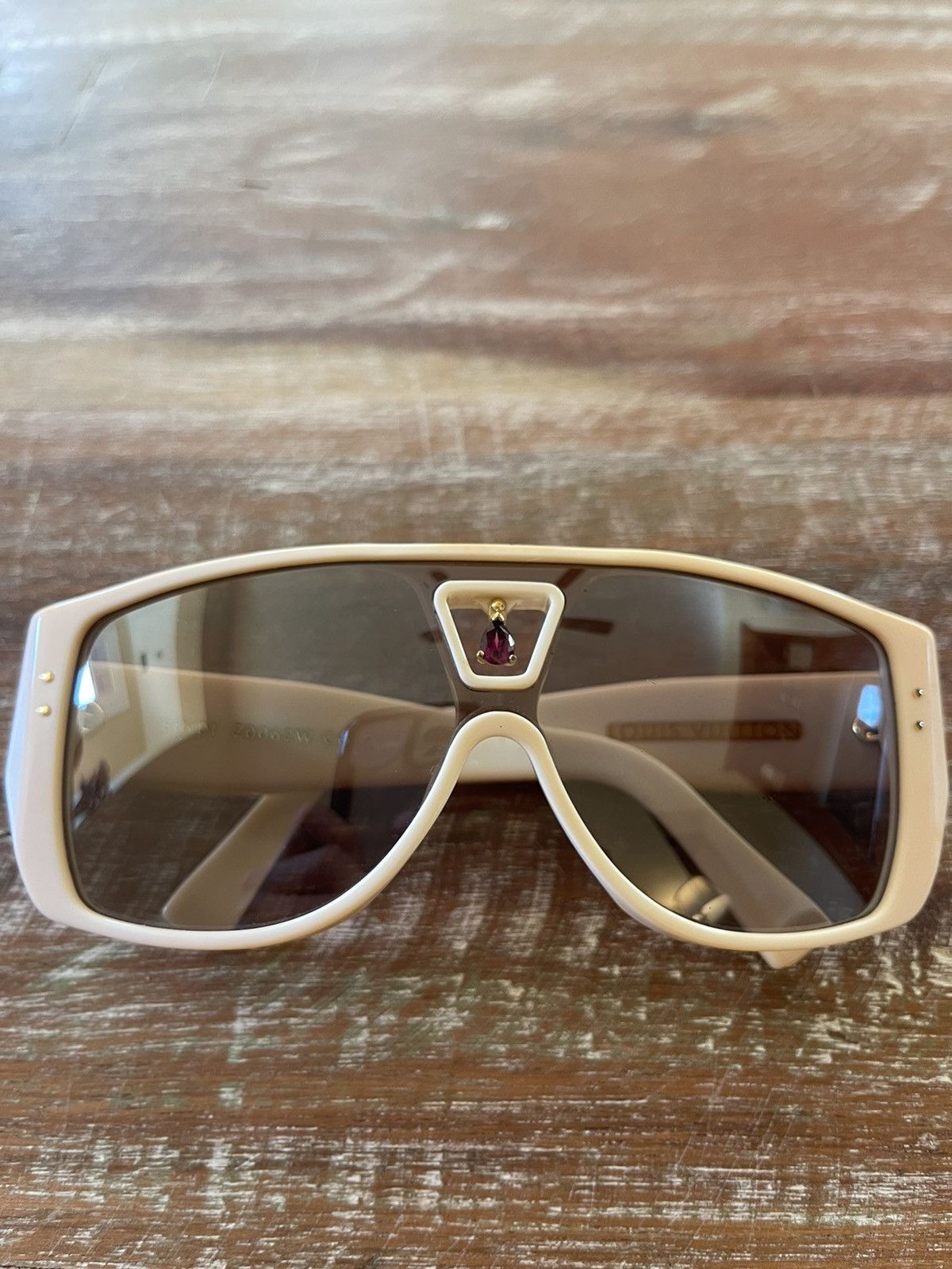 Louis Vuitton *GRAIL* Louis Vuitton FW2006 Bindi Peridot Sunglasses Size ONE SIZE - 3 Thumbnail
