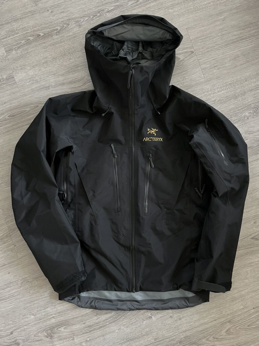 image of Arcteryx Alpha Sv in Black, Men's (Size XS)