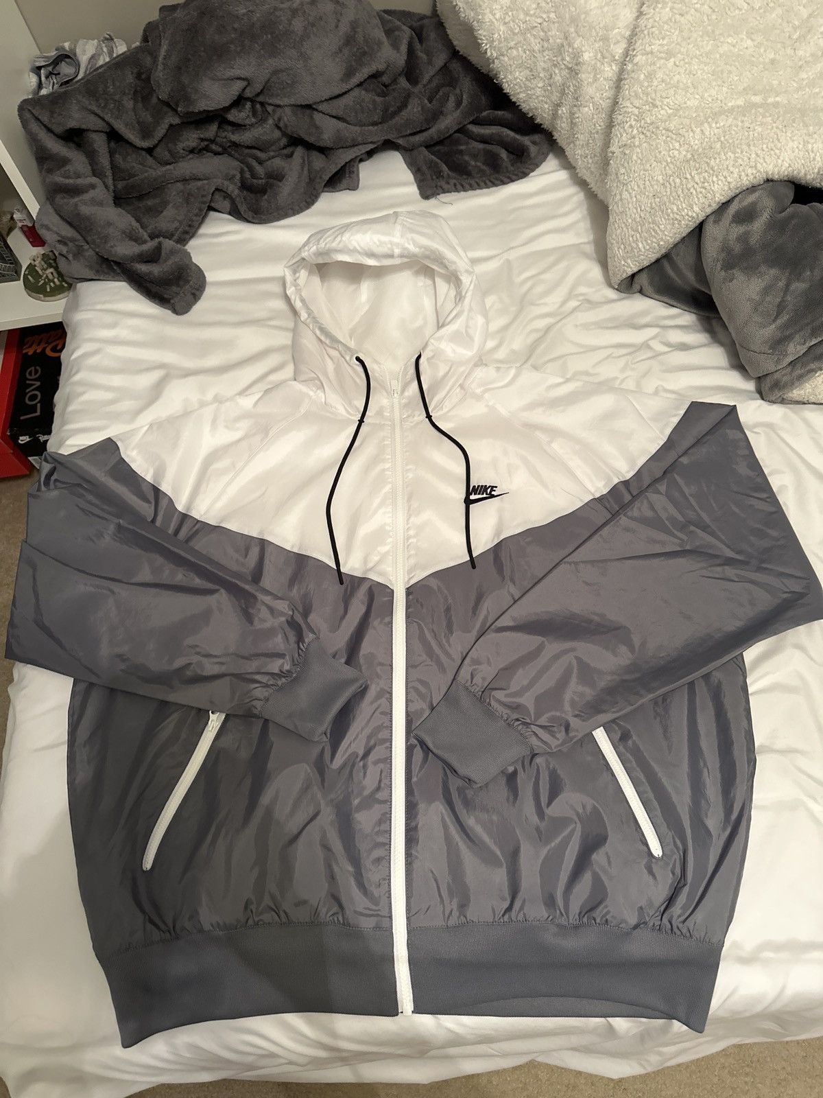 nike men's sportswear windrunner windbreaker