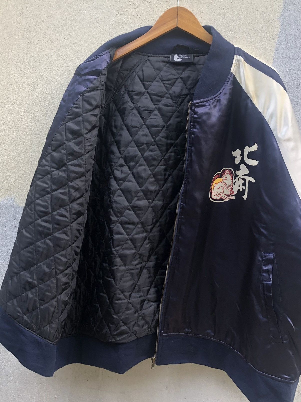 20471120 × Beauty Beast Hokusai Katsushika Quilted Down Blue Jackets Size US XXL / EU 58 / 5 - 5 Thumbnail