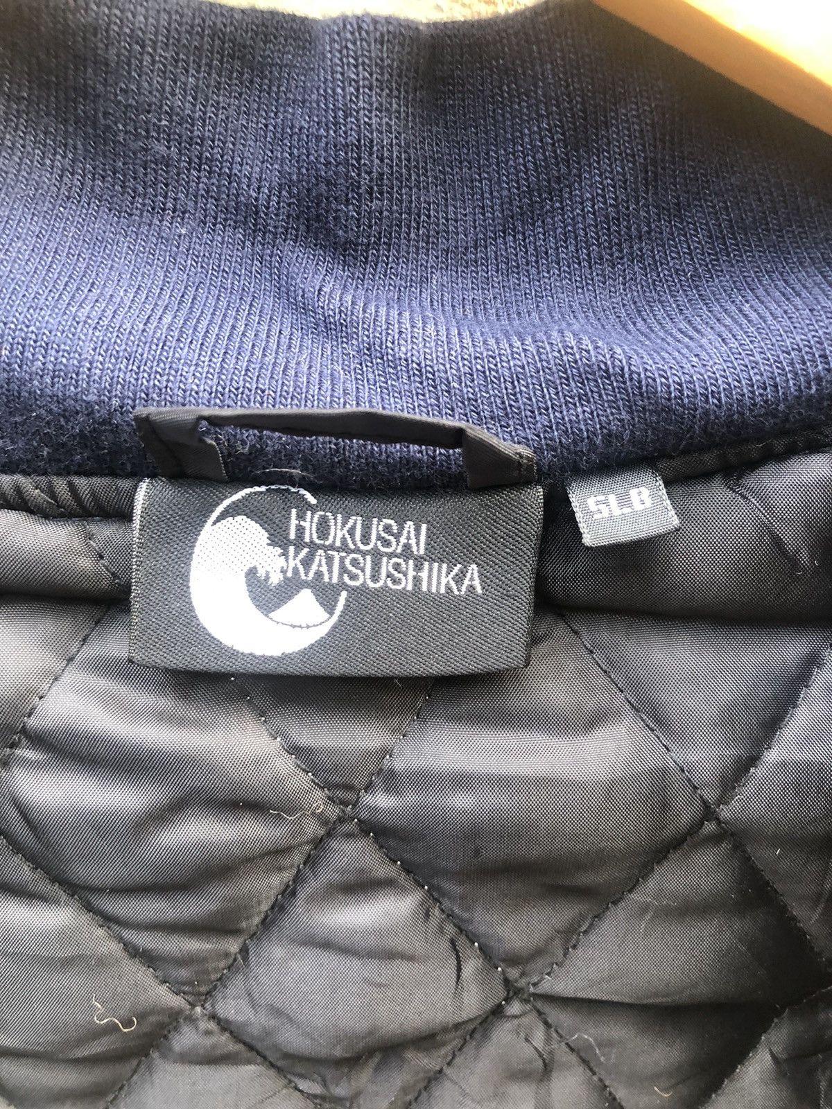 20471120 × Beauty Beast Hokusai Katsushika Quilted Down Blue Jackets Size US XXL / EU 58 / 5 - 8 Thumbnail