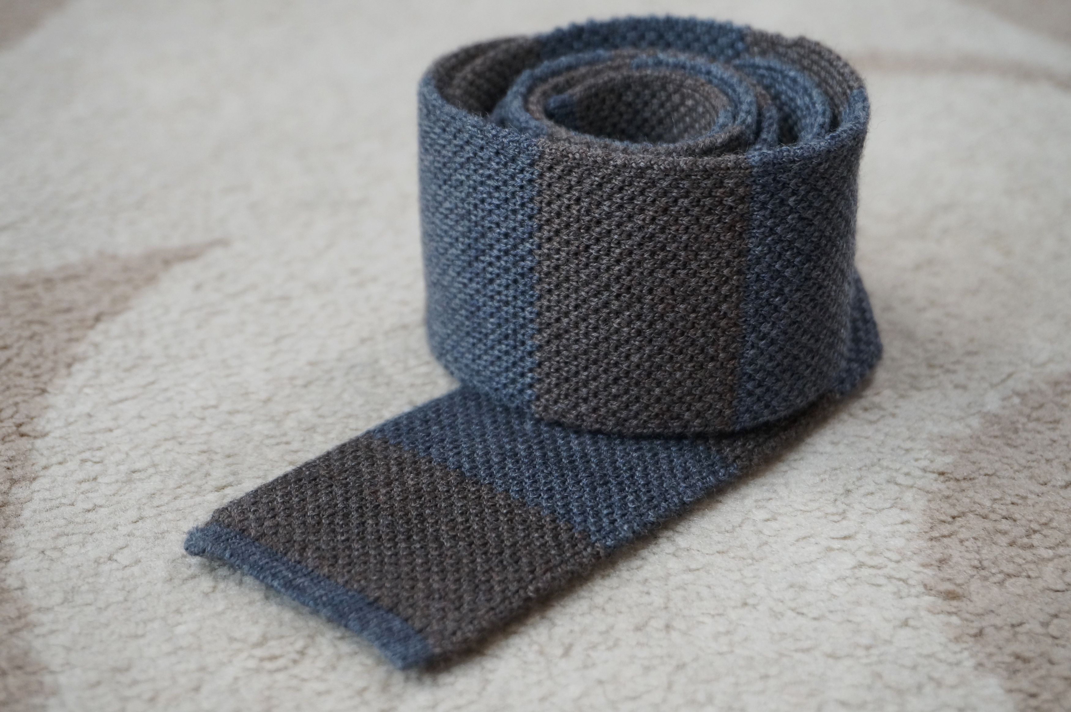 Eleventy knitted straight tie. 100% wool.
