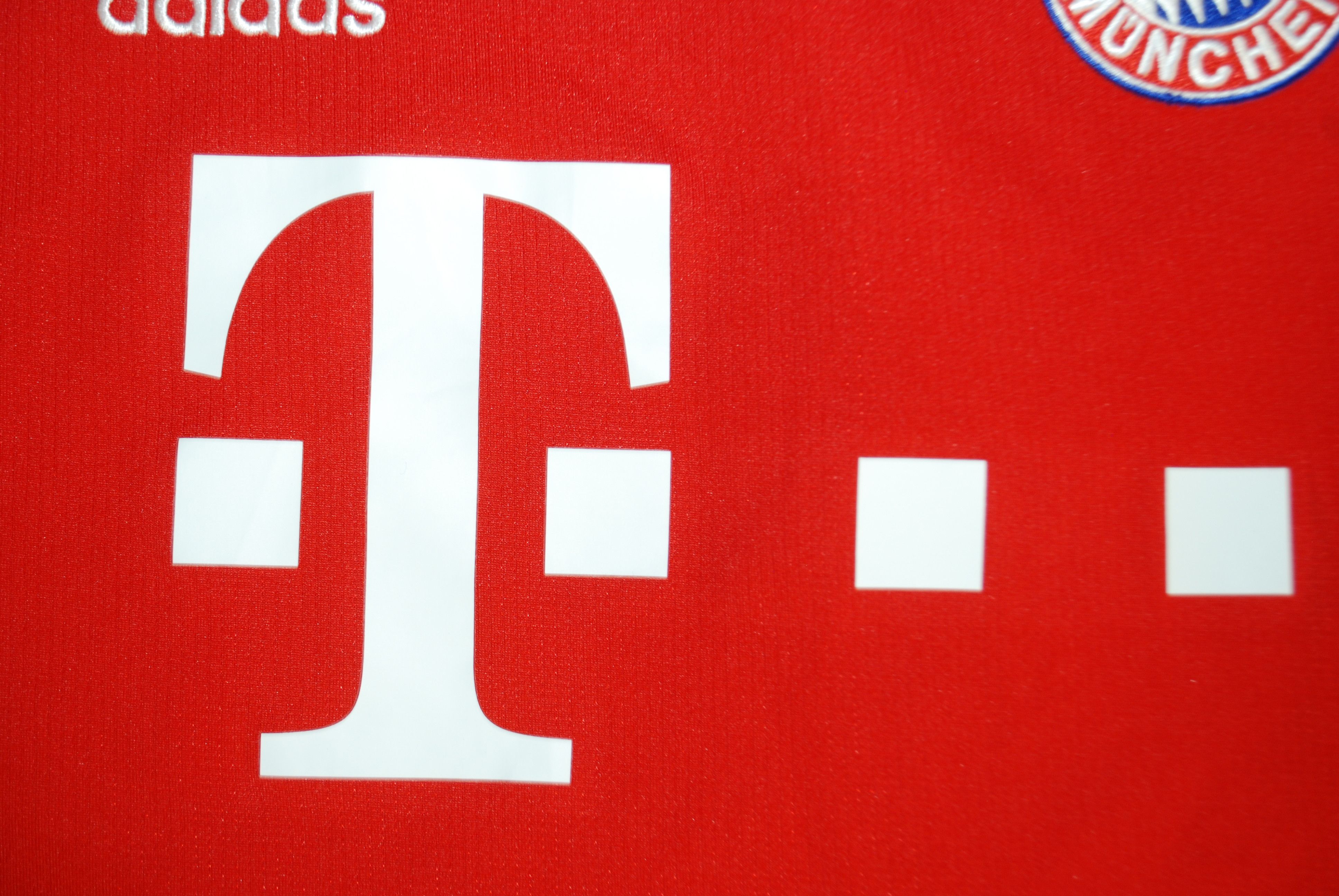 Adidas #17 BOATENG BAYERN MUNICH 2015 2015 HOME FOOTBALL SHIRT Size US S / EU 44-46 / 1 - 3 Thumbnail