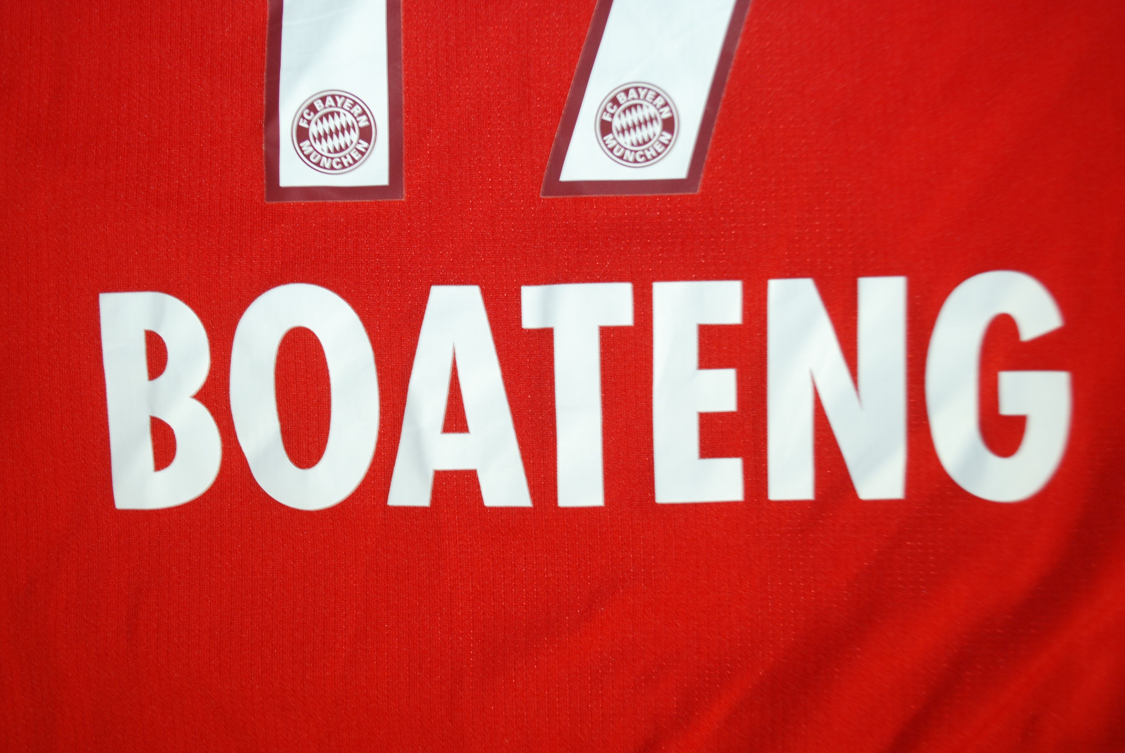 Adidas #17 BOATENG BAYERN MUNICH 2015 2015 HOME FOOTBALL SHIRT Size US S / EU 44-46 / 1 - 7 Thumbnail