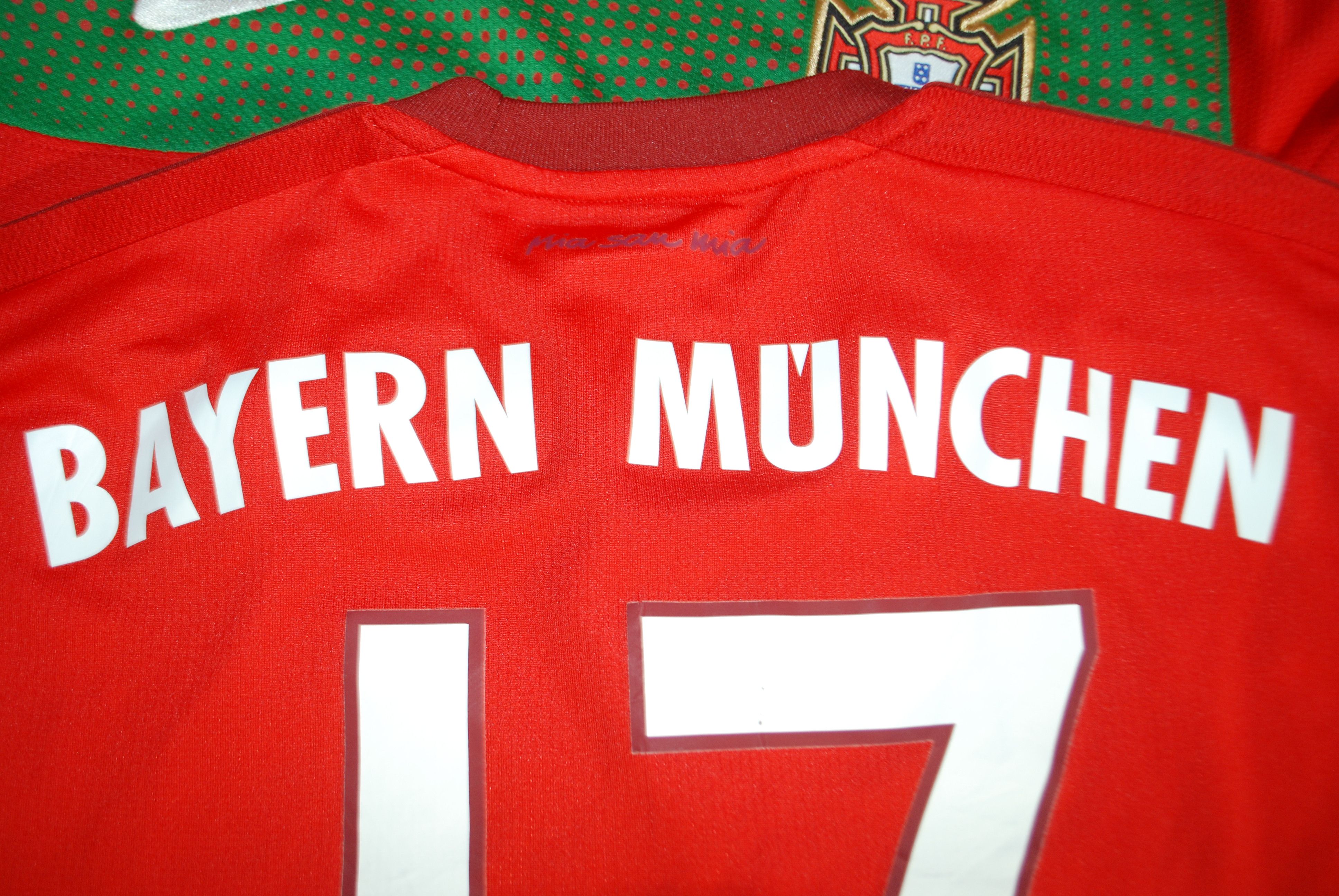 Adidas #17 BOATENG BAYERN MUNICH 2015 2015 HOME FOOTBALL SHIRT Size US S / EU 44-46 / 1 - 8 Thumbnail